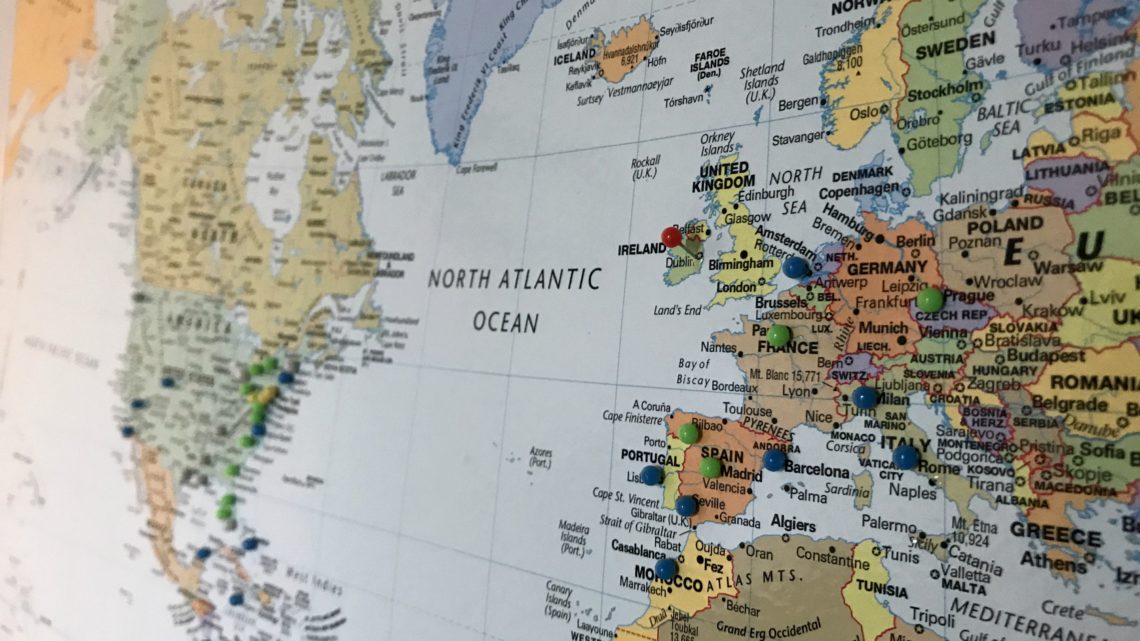 14 Personal & Creative Ideas For Small Apartment Decorating