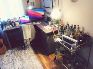 desk-decor-liquor-bar