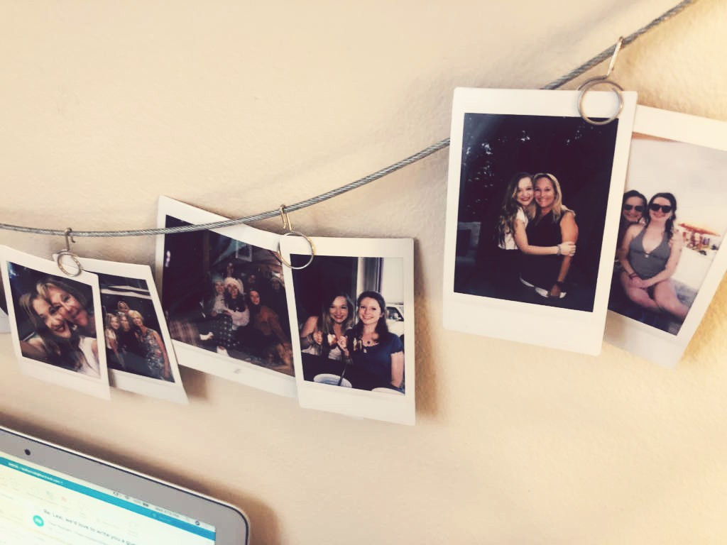 https://hertrack.com/wp-content/uploads/2021/02/polaroids-decor.jpg