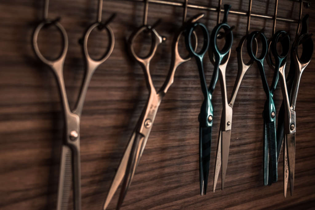 Haircuts at Home: The Ultimate Guide to Choosing the Right Scissors
