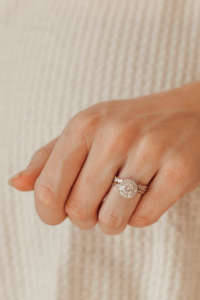 sarah-o-zig-zag-baguette-diamond-band